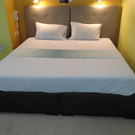 Chambre Classique Cotonou Luaran gambar