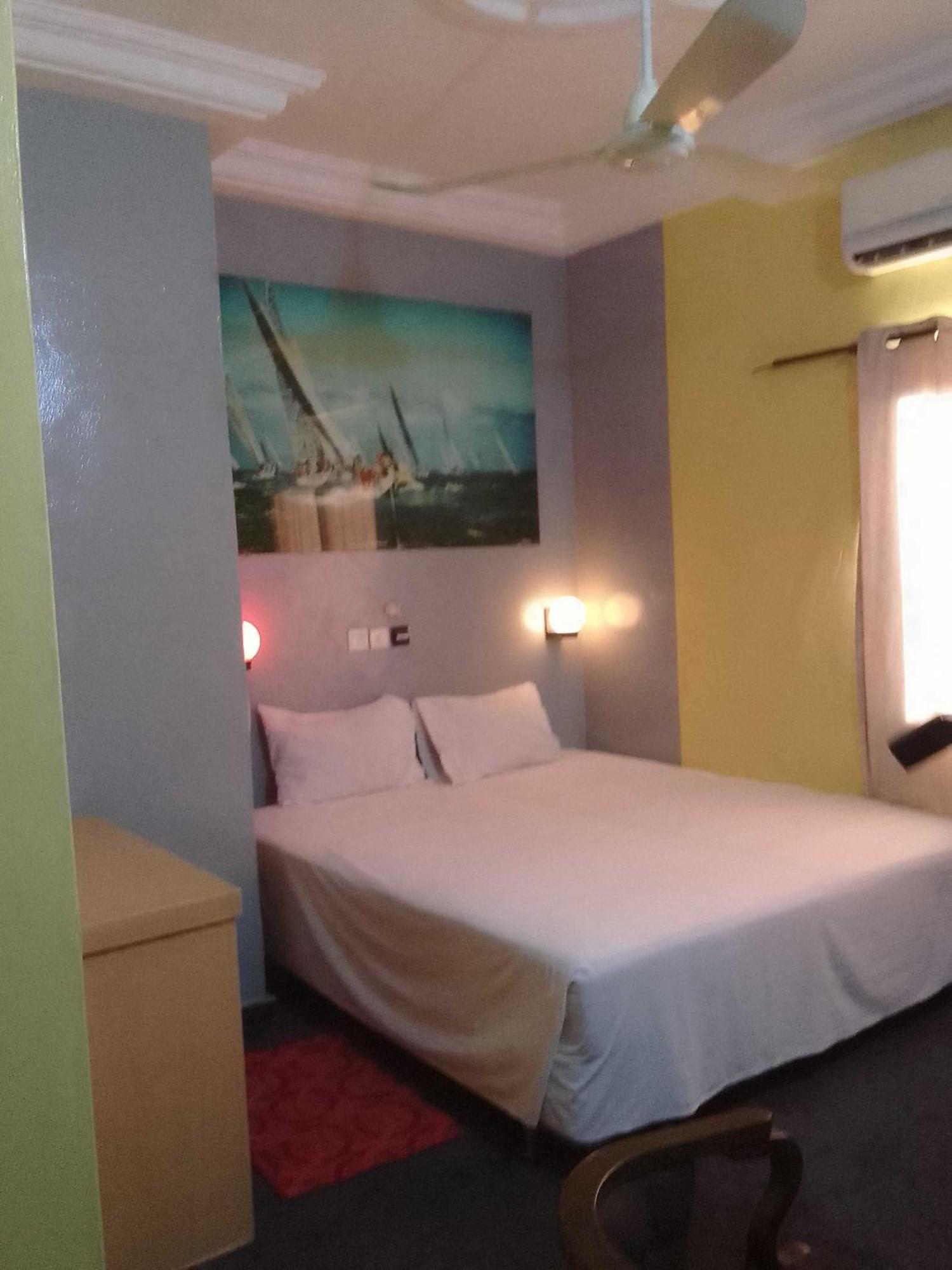 Chambre Classique Cotonou Luaran gambar