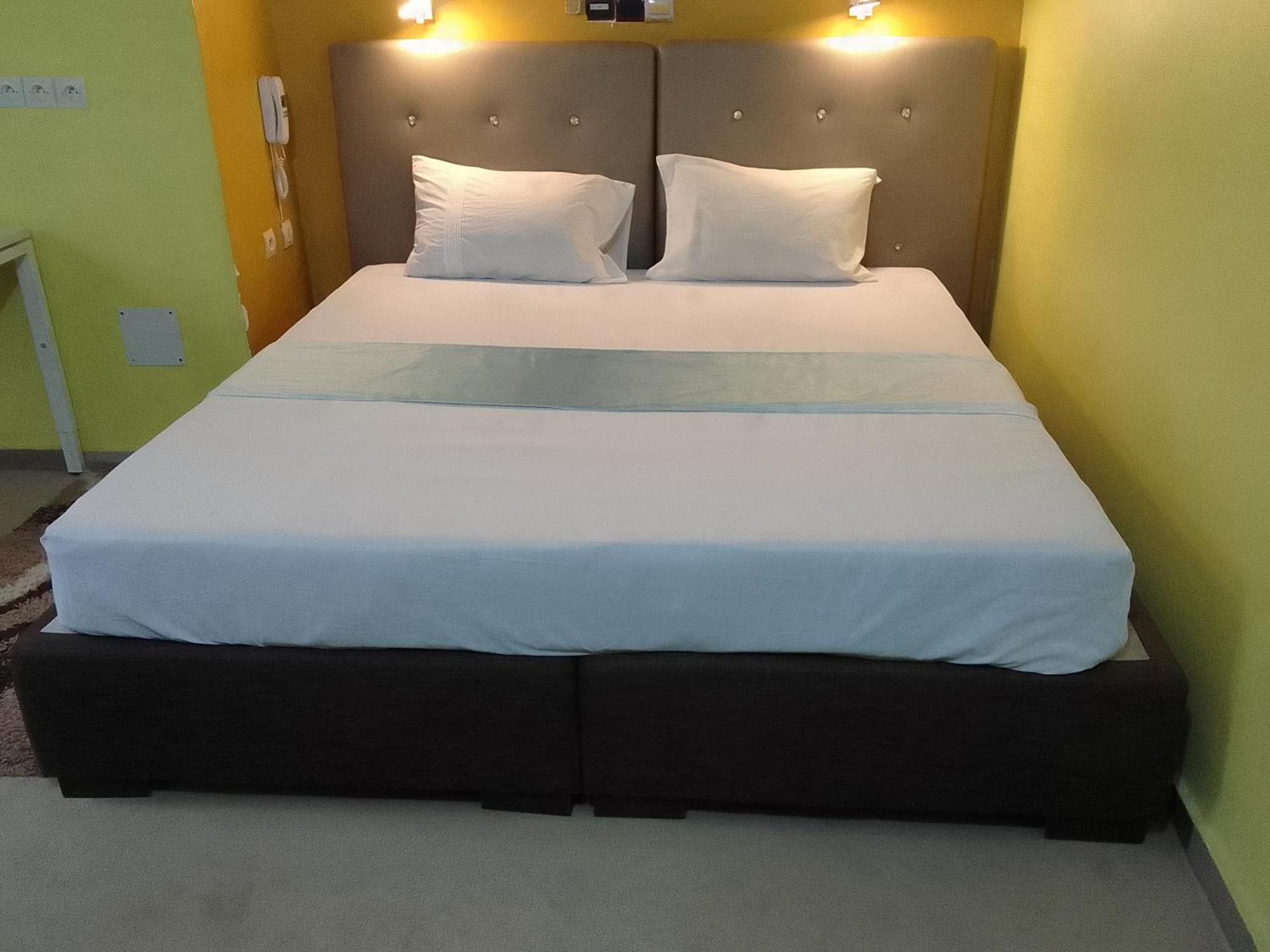 Chambre Classique Cotonou Luaran gambar