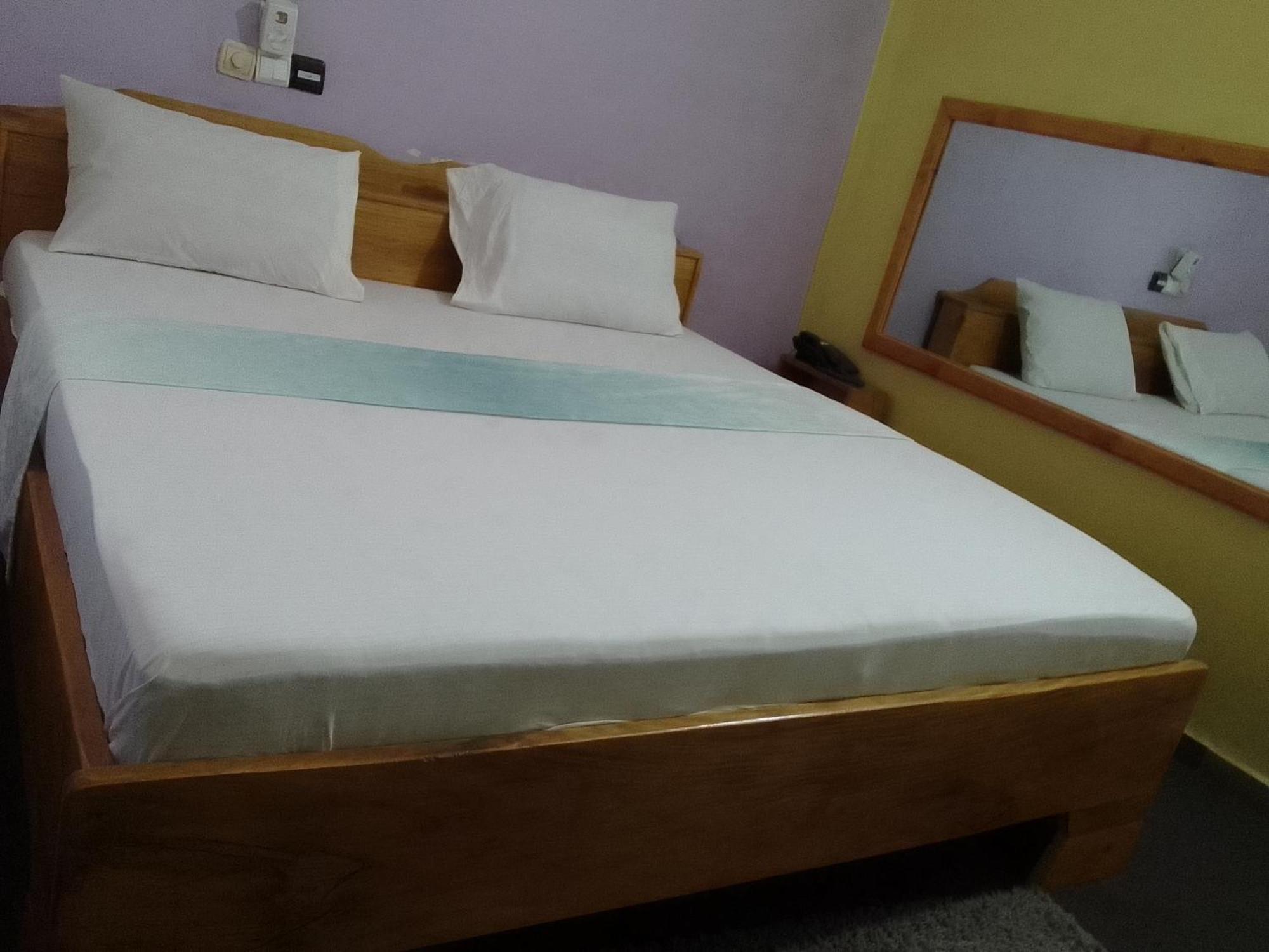 Chambre Classique Cotonou Luaran gambar
