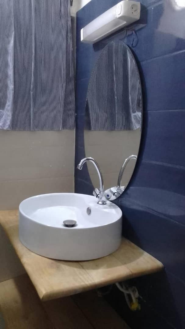 Chambre Classique Cotonou Luaran gambar